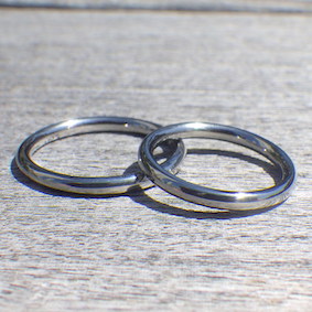 セミオーダーのハフニウムの結婚指輪