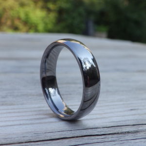 素材にこだわりと情熱を注いだ結婚指輪