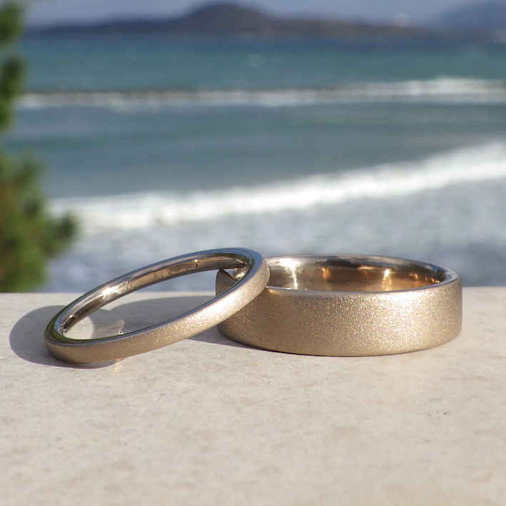 金属アレルギー対応のシャンパンゴールド・金-白金合金の結婚指輪