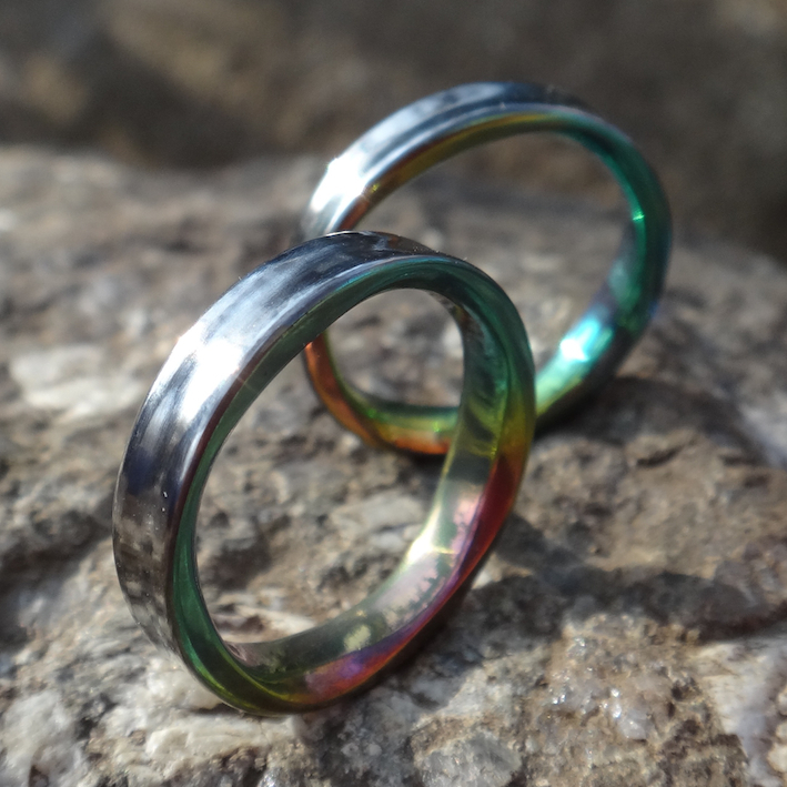 ８枚花弁のジルコニウムの結婚指輪　Zirconium Rings