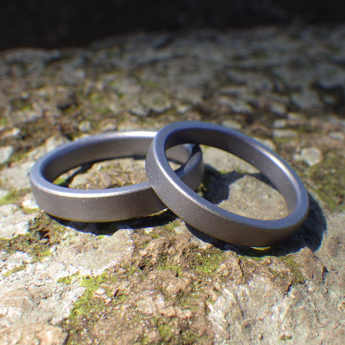生涯、金属アレルギーに悩まされない！純タンタル鍛造の結婚指輪　Tantalum Ring
