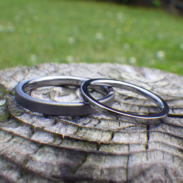 かっこいい！細身でシャープなタンタルの結婚指輪　Tantalum Rings