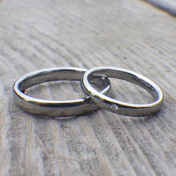 人間が心地良いユニバーサルなデザイン・ハフニウムの結婚指輪　Hafnium Rings