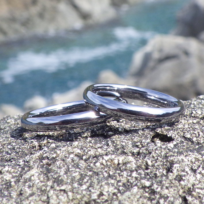 世界を写し込むタンタルの透明感・タンタルの結婚指輪　Tantalum Rings