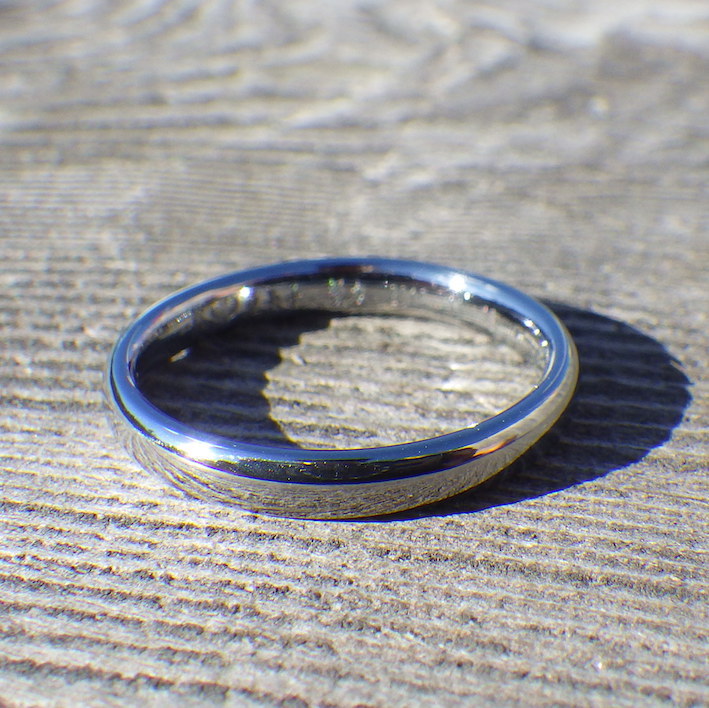 金属アレルギーの奥さまに、ハフニウムの指輪をプレゼント　Hafnium Ring