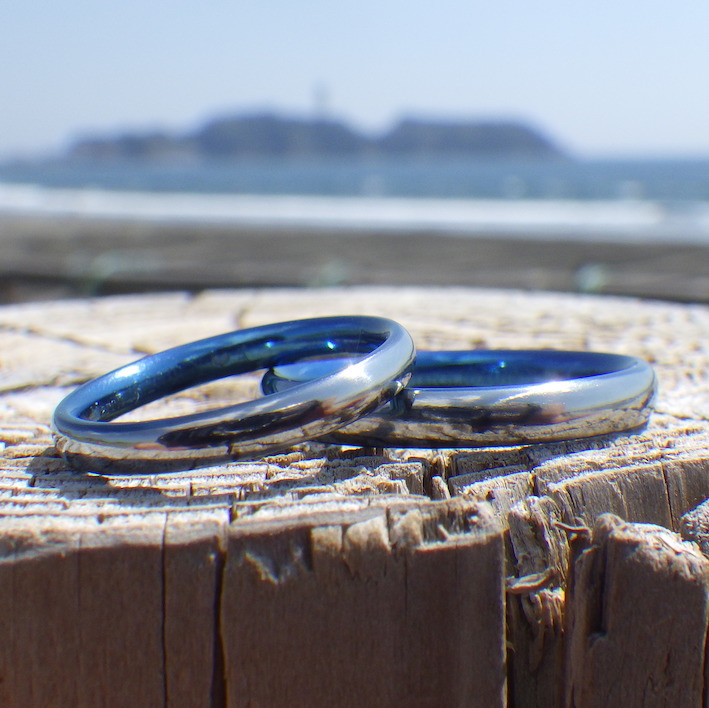 アトピーでも着けられる鮮やかなブルー！ハフニウムの結婚指輪　Hafnium Rings