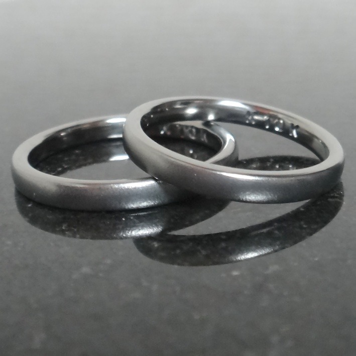 シンプルで美しいハフニウムの結婚指輪　Hafnium Rings