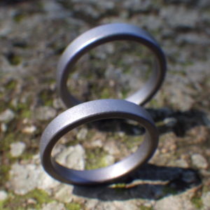 生涯、金属アレルギーに悩まされない！純タンタル鍛造の結婚指輪　Tantalum Ring