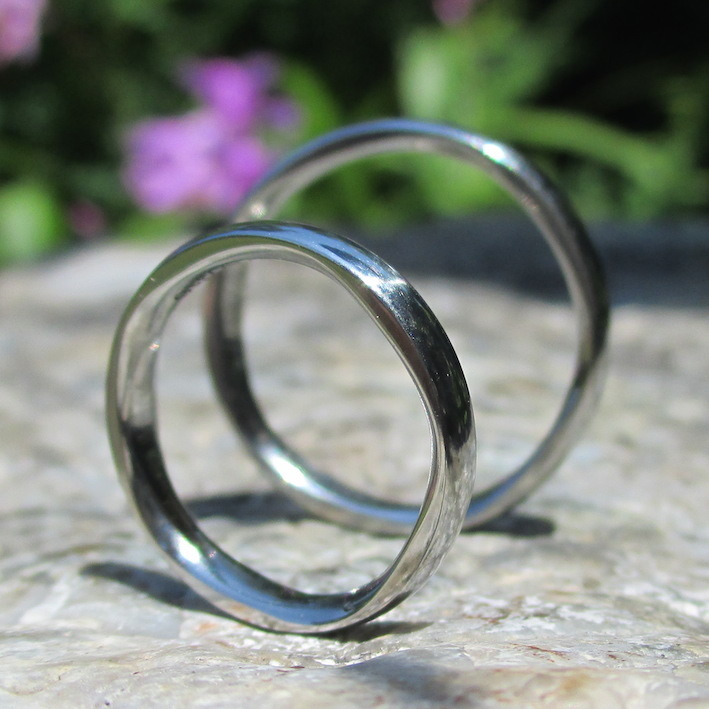 リング内側に五角形の美しい彫刻・ハフニウムの結婚指輪