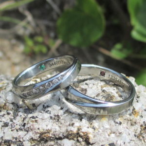 金属アレルギーにならないハフニウムの結婚指輪　Hafnium Rings