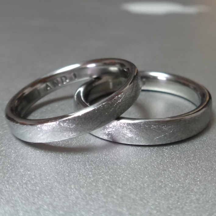 相似形のハフニウムの結婚指輪　Hafnium rings