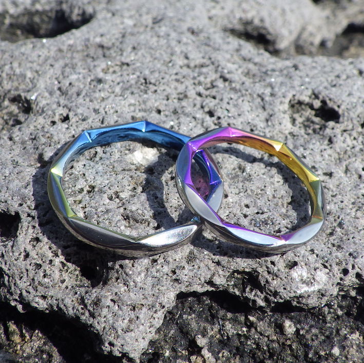 色鮮やかな８枚花弁のイメージ・ニオブの結婚指輪　Niobium Rings