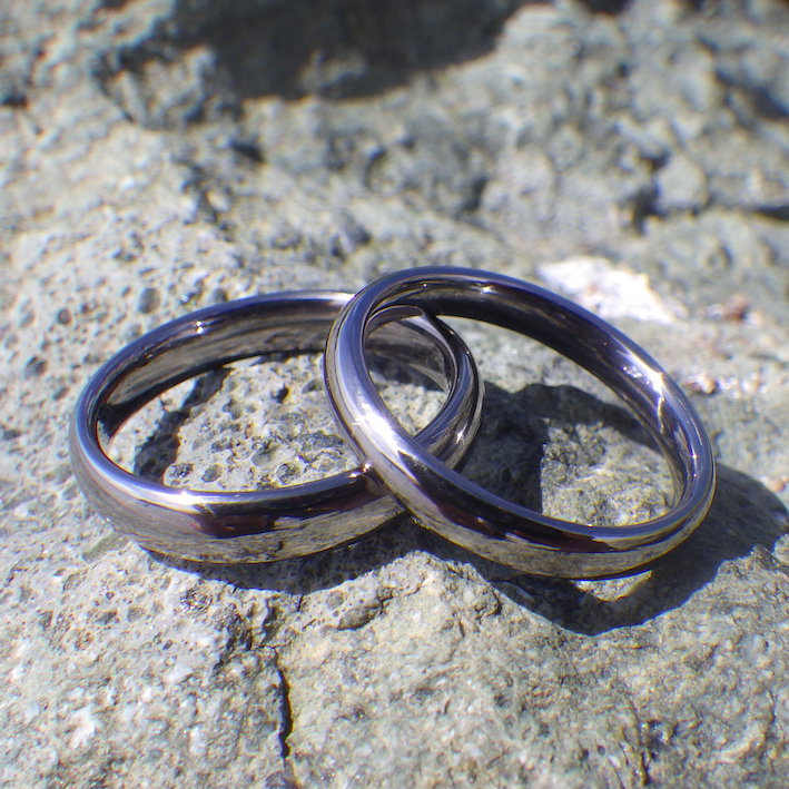 プラチナにかぶれてしまう過敏な方におすすめのタンタル素材の結婚指輪　Tantalum Rings