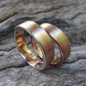 五色の貴金属のグラデーションが美しい結婚指輪　Gold-Platinum Rings