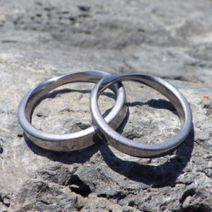 着け心地の良いメビウスの輪のデザイン・タンタルの結婚指輪　Tantalum Rings
