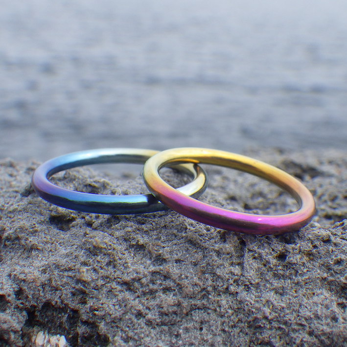 ひと連なりのグラデーション・ジルコニウムの結婚指輪　Zirconium Rings