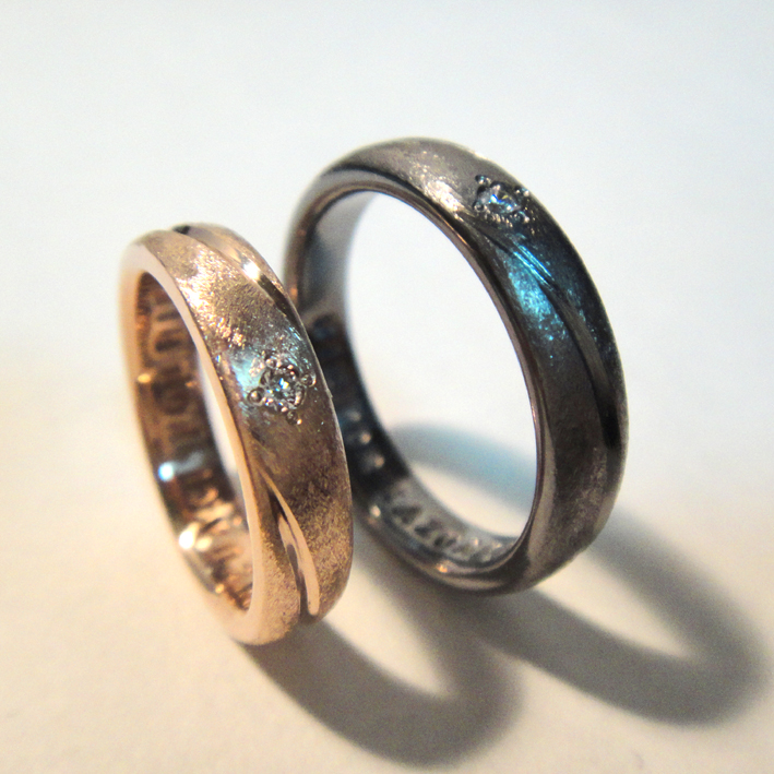 タンタルの指輪とピンクゴールドの指輪のペアリング
