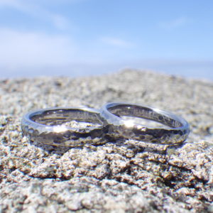 鎚目仕上げのハフニウムの美しさ！ハフニウムの結婚指輪　Tantalum Rings