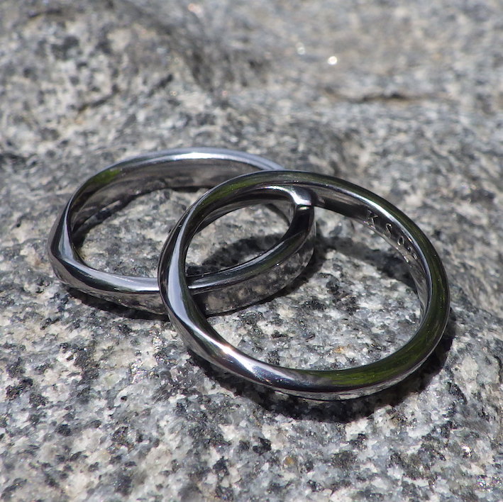 人気のメビウスの輪のデザイン！タンタルの結婚指輪　Tantalum Rings