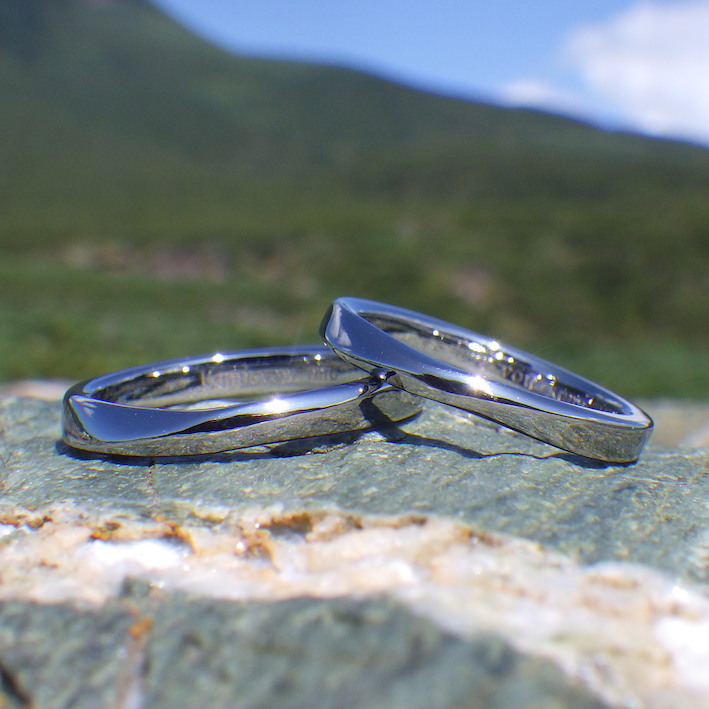 人気のメビウスの輪のデザイン！ハフニウムの結婚指輪　Hafnium Rings