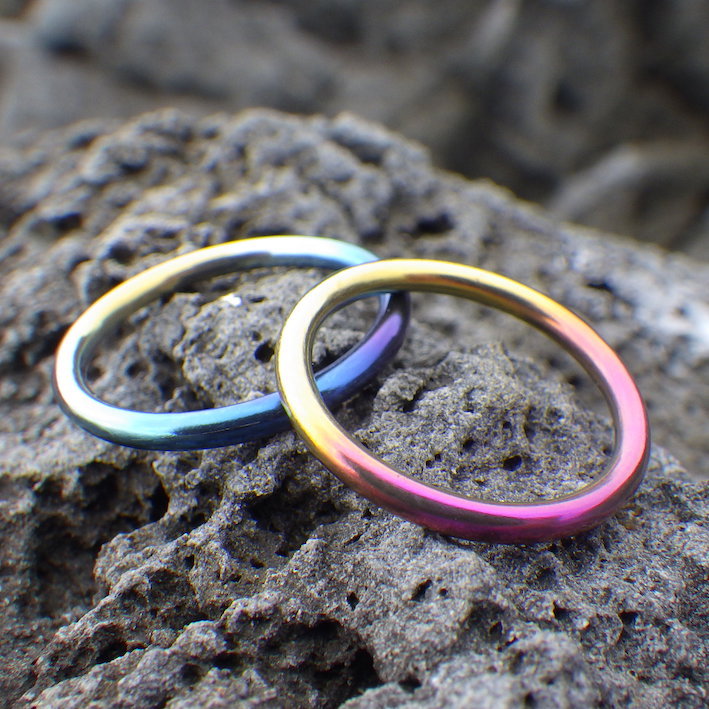 ひと連なりのグラデーション・ジルコニウムの結婚指輪　Zirconium Rings