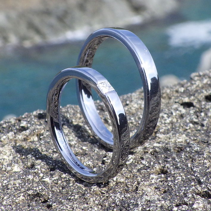 普段使いでも快適なプリンセスハグセッティング・タンタルの結婚指輪　Tantalum Rings