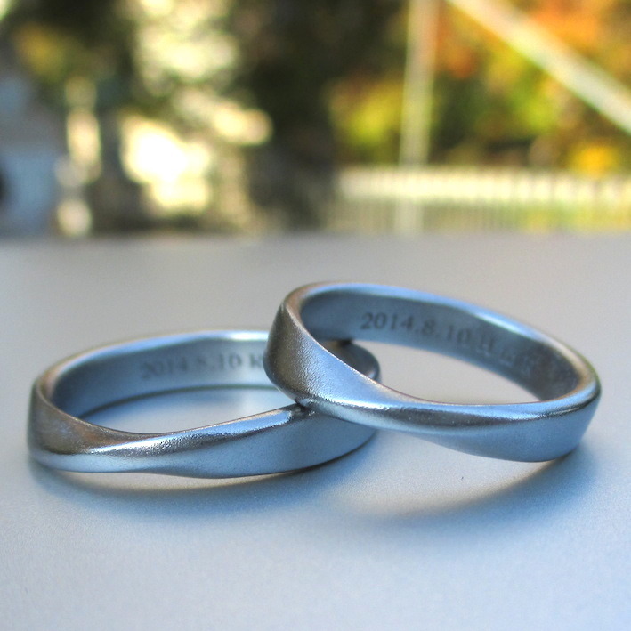 金属アレルギーにならない美しい金属・ハフニウムの結婚指輪　Hafnium Rings