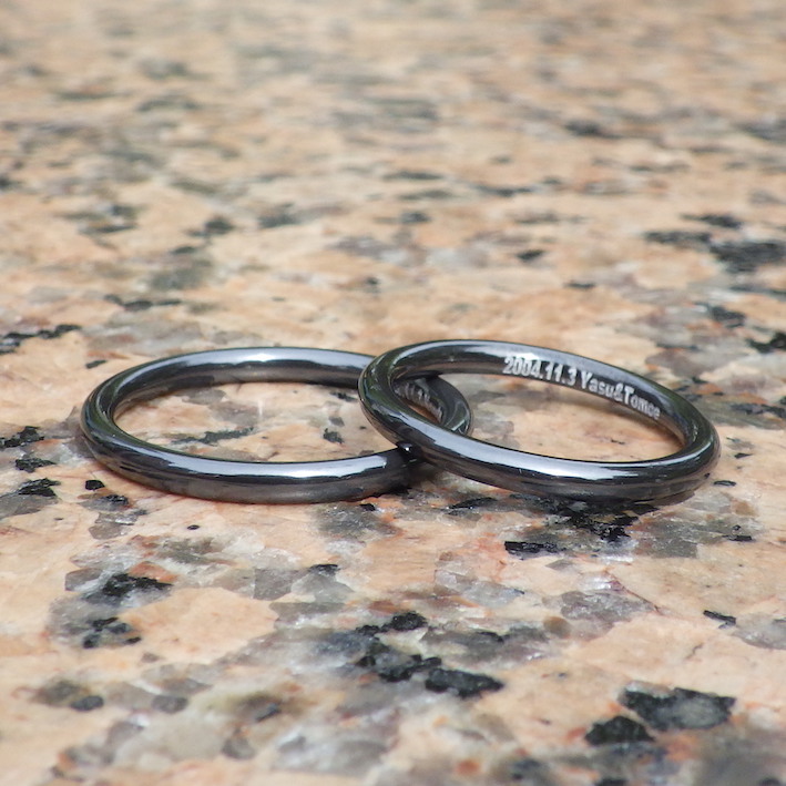 真っ黒なジルコニウムの結婚指輪　Zirconium Rings