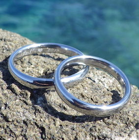 金属アレルギーにならないハフニウムの結婚指輪