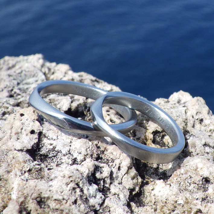 金属アレルギーフリー・メンテナンスフリーのハフニウムの結婚指輪　Hafnium Rings