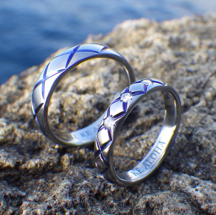 ロイヤルブルーの発色が美しい！ハフニウムの結婚指輪　Hafnium Rings