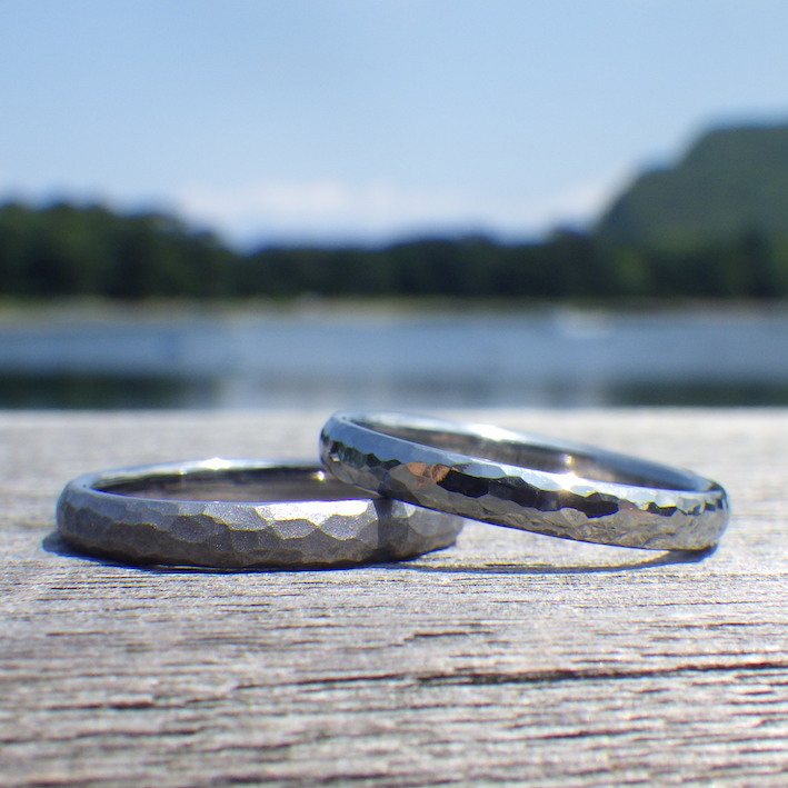 新鮮な素材の触り心地！タンタルとハフニウムの結婚指輪　Tantalum & Hafnium Rings