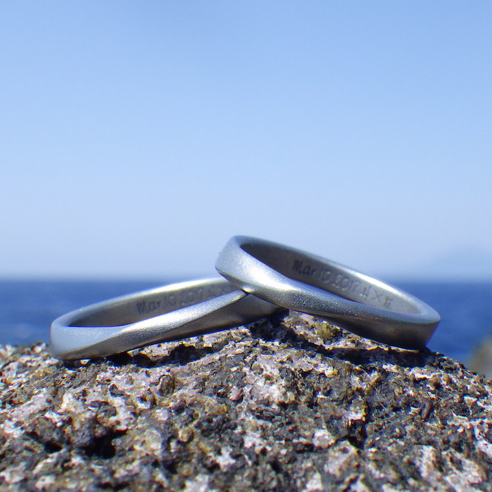 上品なサンドブラスト仕上げ・ハフニウムの結婚指輪　Hafnium Rings