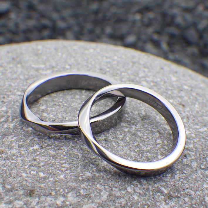 他のどこにもないメビウスの輪のデザイン・タンタルの結婚指輪　Tantalum Rings