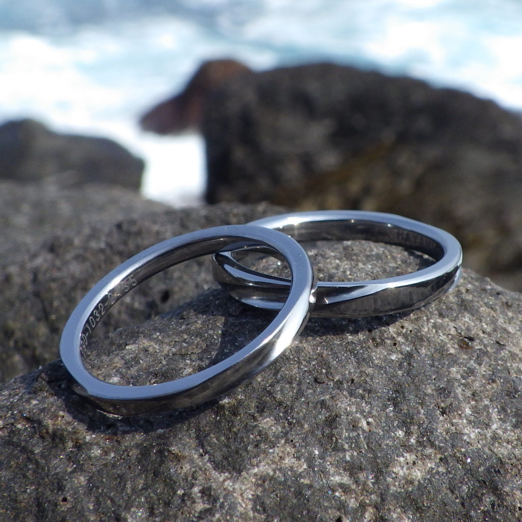 ナナメの削りが美しい雰囲気！タンタルの結婚指輪　Tantalum Rings
