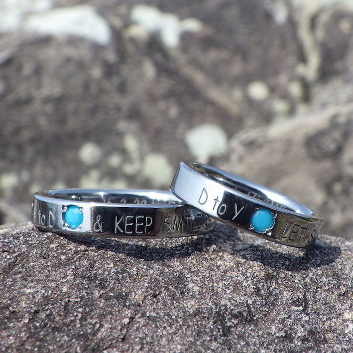 ターコイズとタンタルの色合わせが美しい結婚指輪　Tantalum Rings