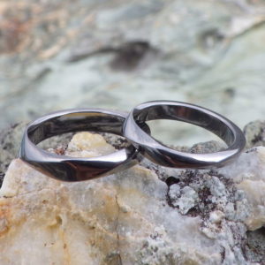 メビウスの輪のデザインをアレンジ・タンタルの結婚指輪　Tantalum Rings