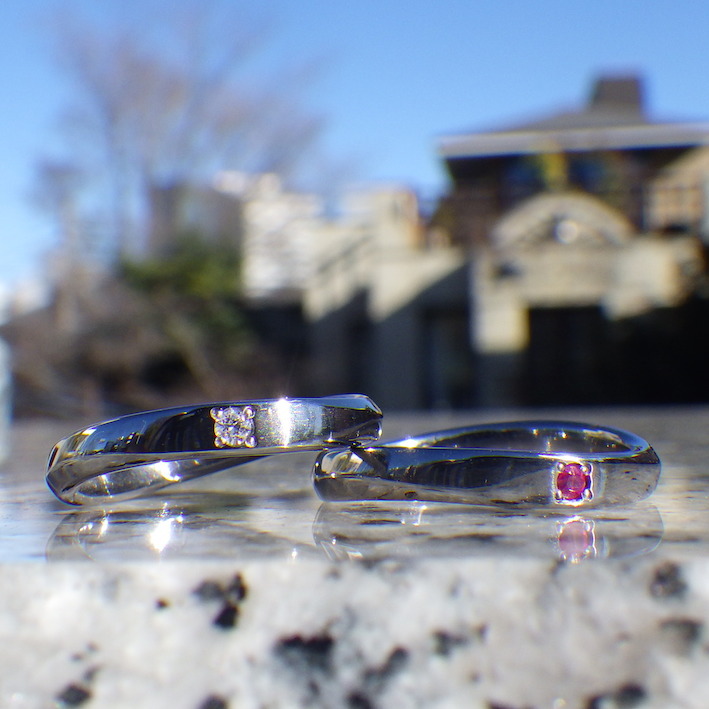 ダイヤモンドとルビーを石留めしたタンタルの結婚指輪　Tantalum Rings
