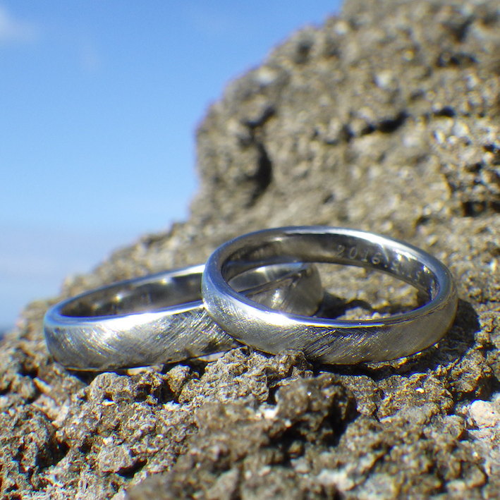 指になじむ美しい輝き！ハフニウムの結婚指輪　Hafnium Rings