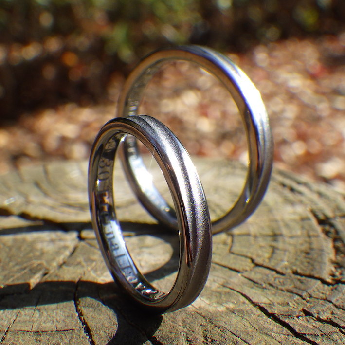 波の彫刻を削り出し・タンタルの結婚指輪　Tantalum Rings