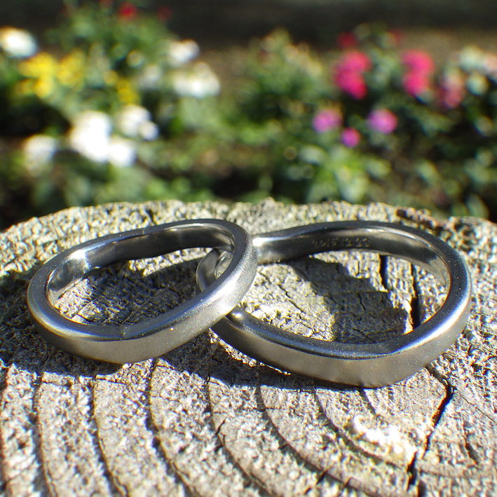 ハートリング・ハフニウムの結婚指輪　Hafnium Rings