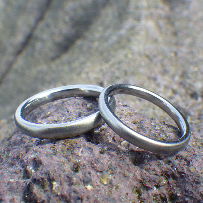 金属アレルギーフリーでメンテナンスフリー・ハフニウムの結婚指輪　Hafnium Rings