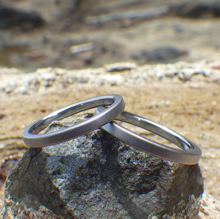 センスのいいシャープなデザイン・タンタルの結婚指輪　Tantalum Rings