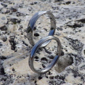 思いやりのこもった結婚指輪作り・ハフニウムの結婚指輪　Hafnium Rings