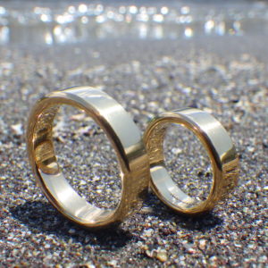 色鮮やか！22金イエローゴールドの結婚指輪　22K Yellow Gold & Rings