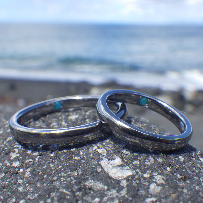 タンタルとターコイズの美しい色合わせ・タンタルの結婚指輪　Tantalum Rings