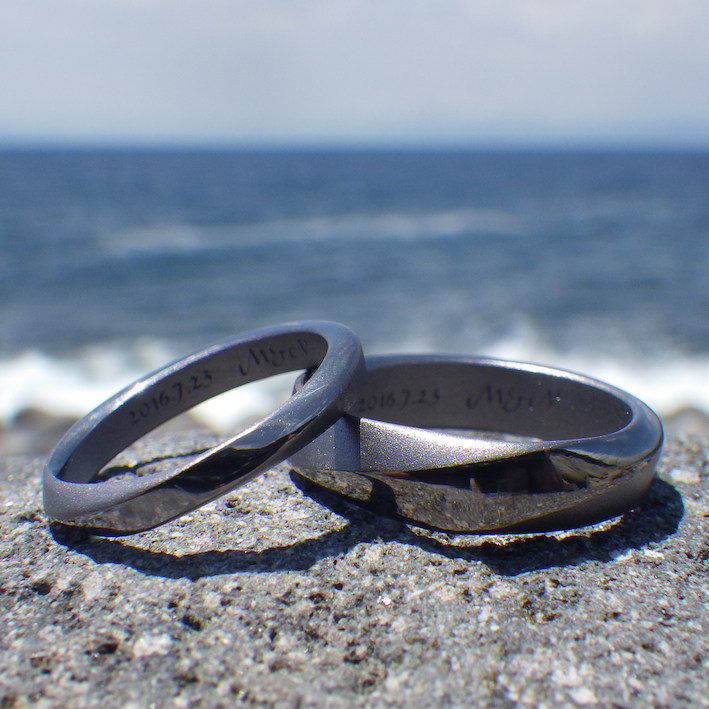 こだわりのメビウスの輪のデザイン・タンタルの結婚指輪　Tantalum Rings
