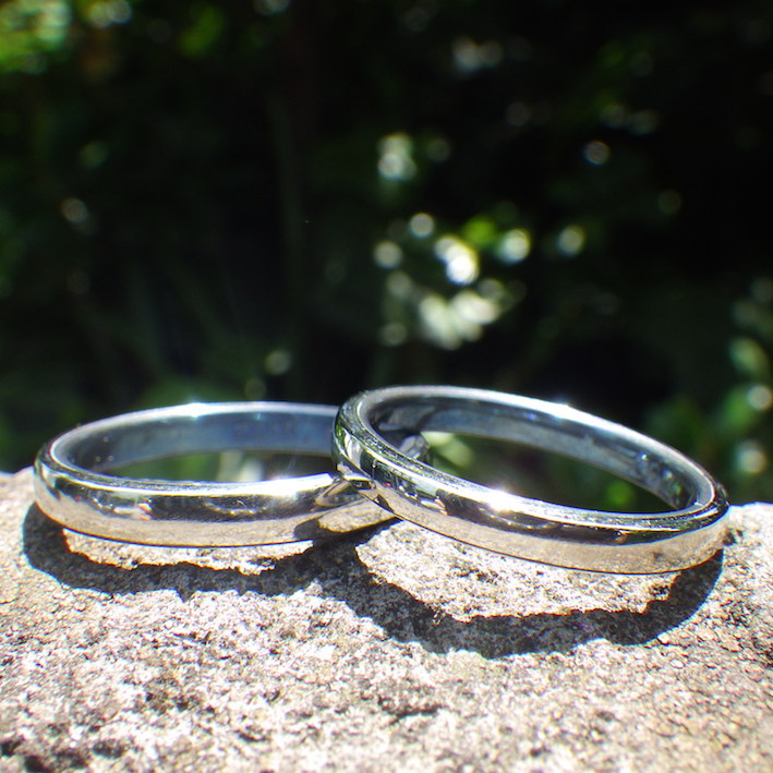 イリジウムとチタンのブルーの組み合わせが美しい結婚指輪　Iridium × Titanium Rings