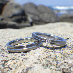 プリンセスハグセッティング・ハフニウムの結婚指輪　Hafnium Rings