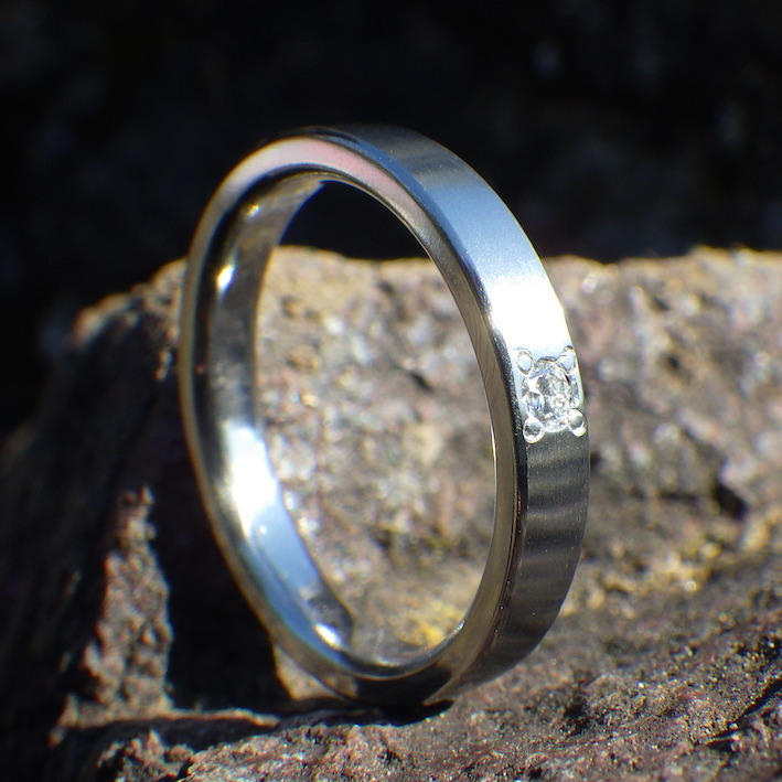ずっと身に着けても安全でメンテナンスフリー・ハフニウムの結婚指輪　Hafnium Rimg